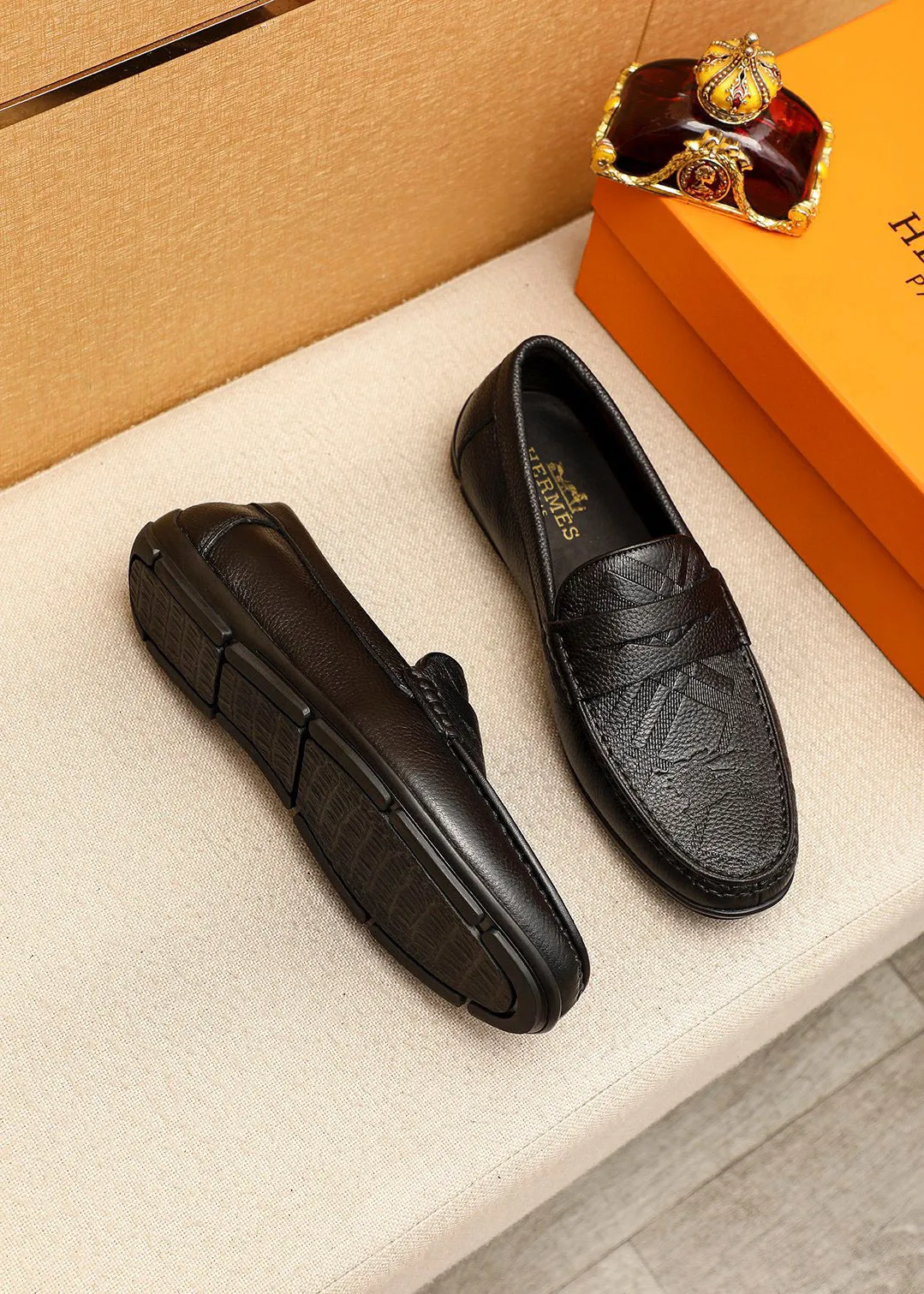 Men's shoes 💰380 💐 Product trademark: HERMES "Hermès" Doudou shoes Regular size: 38-44 (45🉑️customized) Product materials: Selected imported first-layer cowhide upper, imported pig 🐷 leather lining. Strong three-dimensional visual effect, rubber outsole Color: 1⃣️color optional